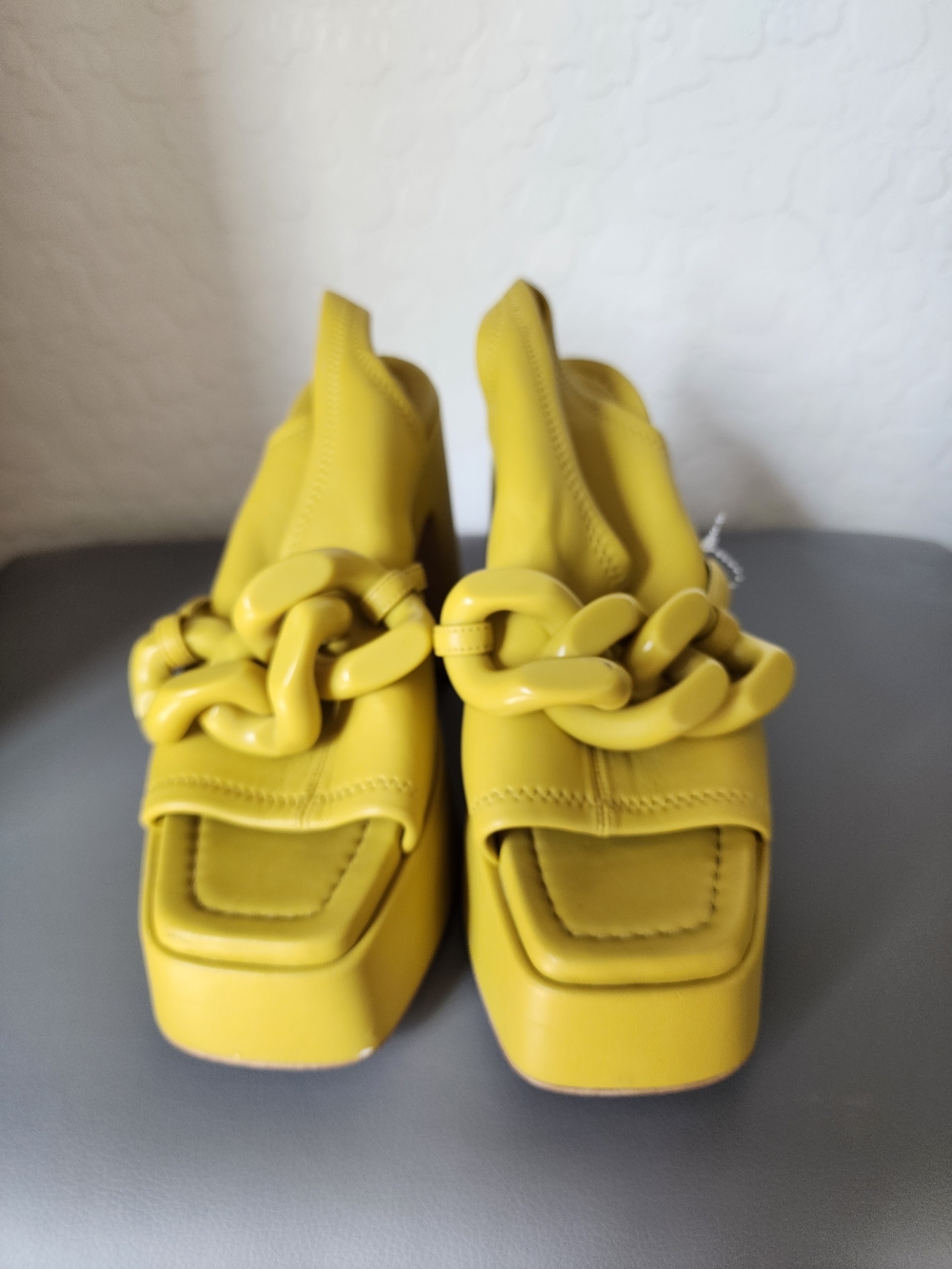 Stella McCartney Yellow Platform Chain-Link Slingback Heels - Picture 2 of 8